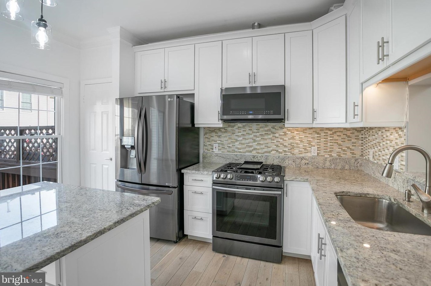 6332 Shirey Ln, Centreville VA  20121-4491 exterior