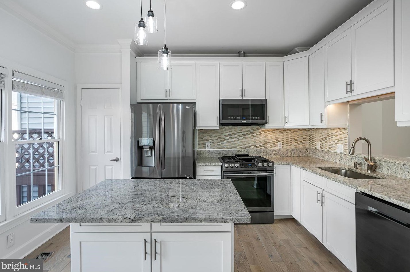 6332 Shirey Ln, Centreville VA  20121-4491 exterior