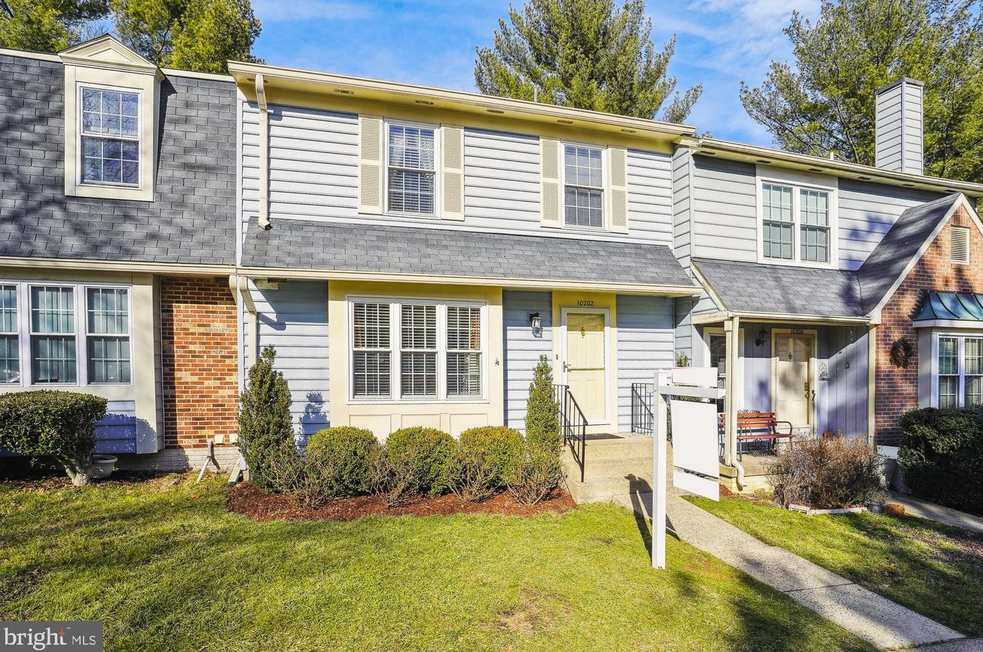 10202 Roberts Common Ln, Springfield, VA 22015