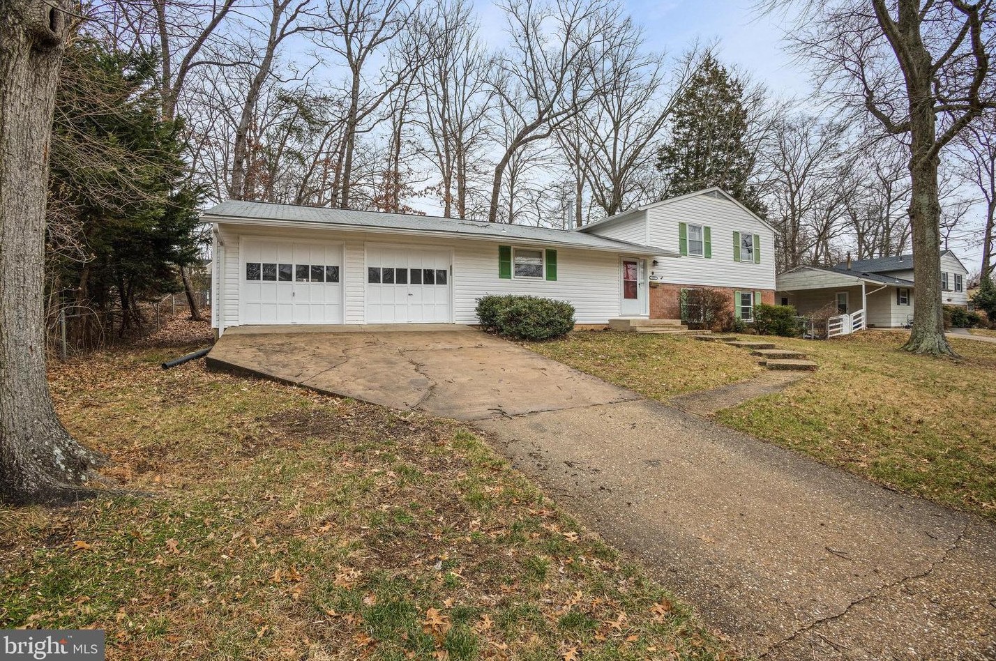 4209 Braeburn Dr, Fairfax, VA 22032