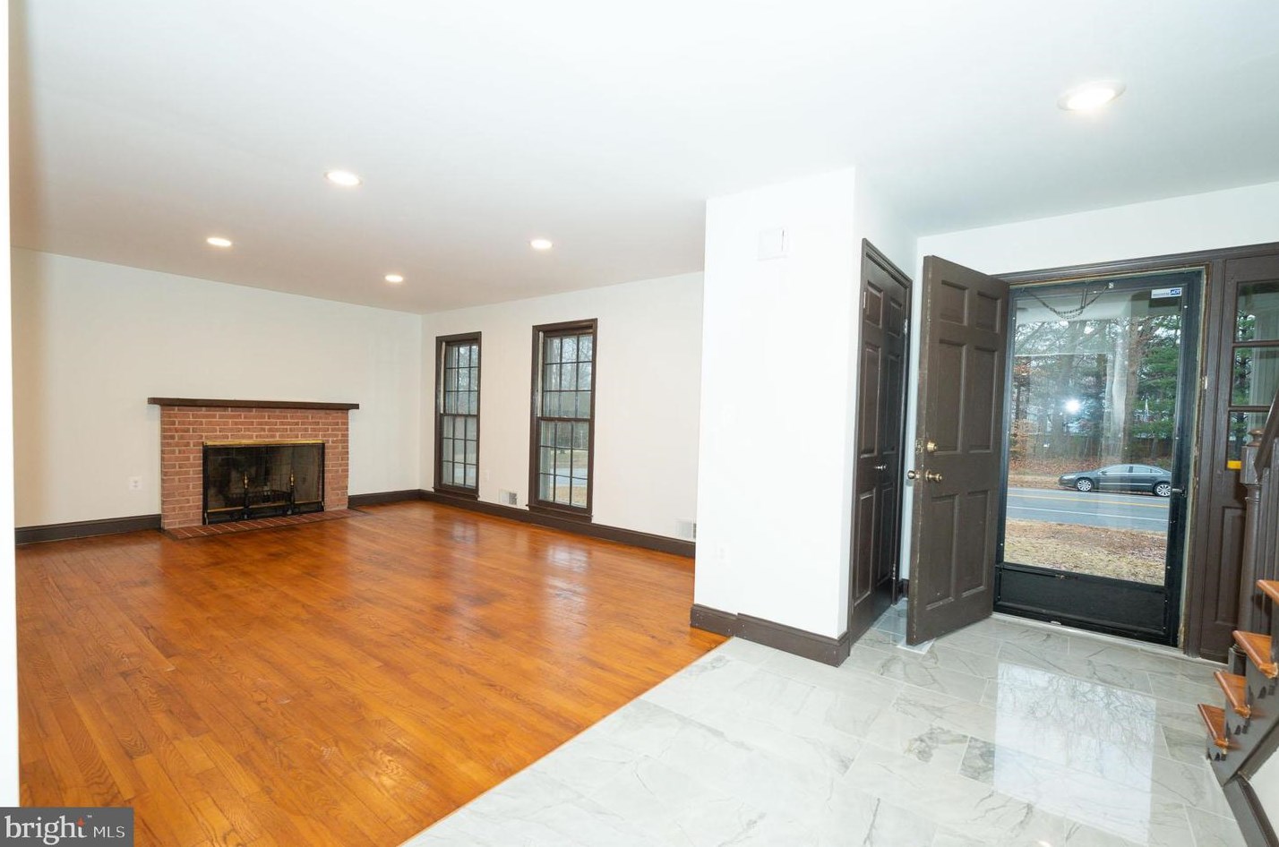 4866 Sideburn Rd, Fairfax, VA 22032