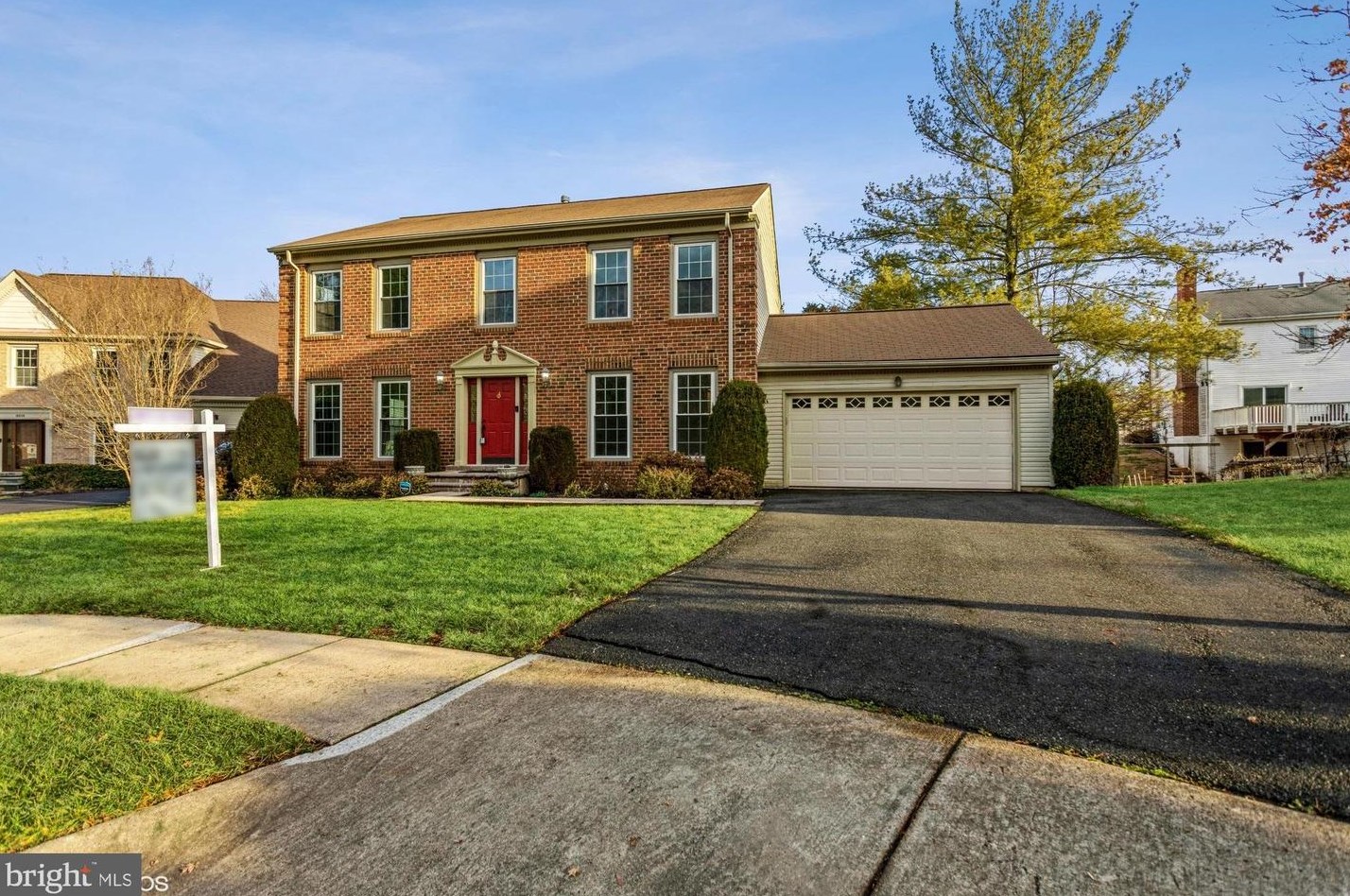4412 Galesbury Ln, Fairfax, VA 20151-3637