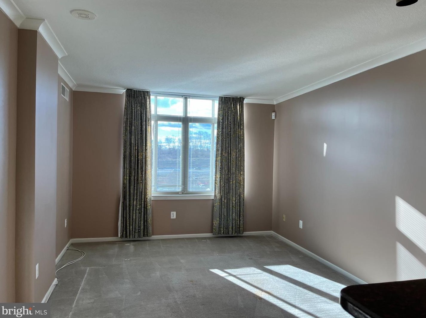 4480 Market Commons Dr #511, Fairfax, VA 22033