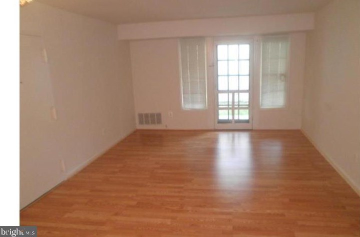 5801 Rexford Dr #810, Springfield, VA 22152
