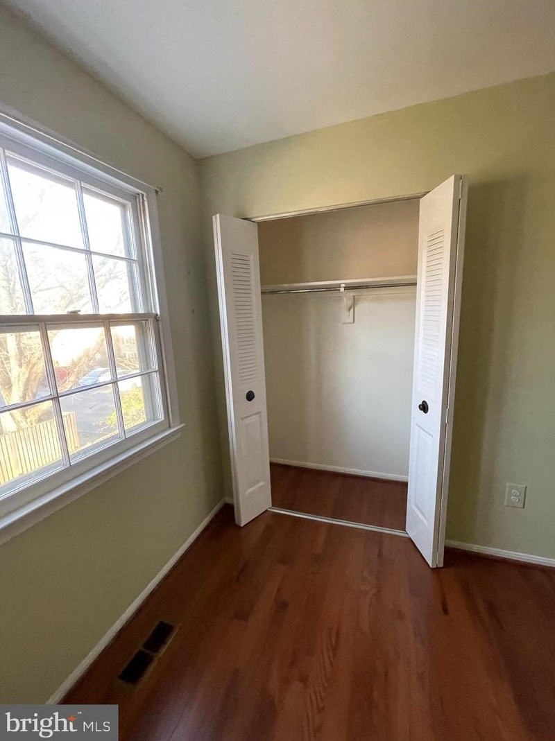10252 Friendship Ct, Fairfax, VA 22032