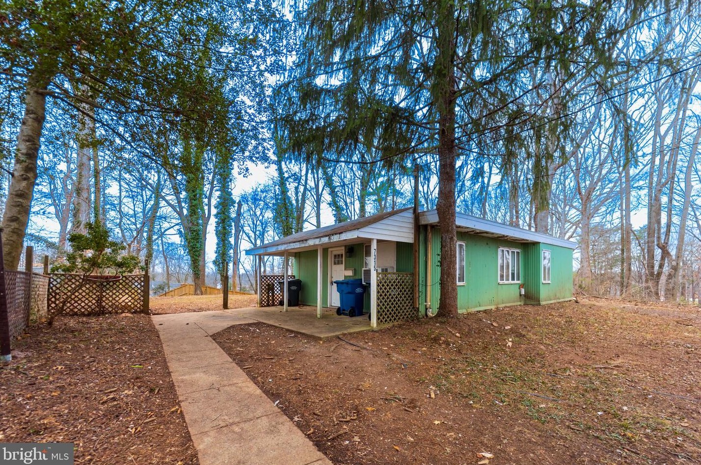 7315 Pine Dr, Annandale, VA 22003