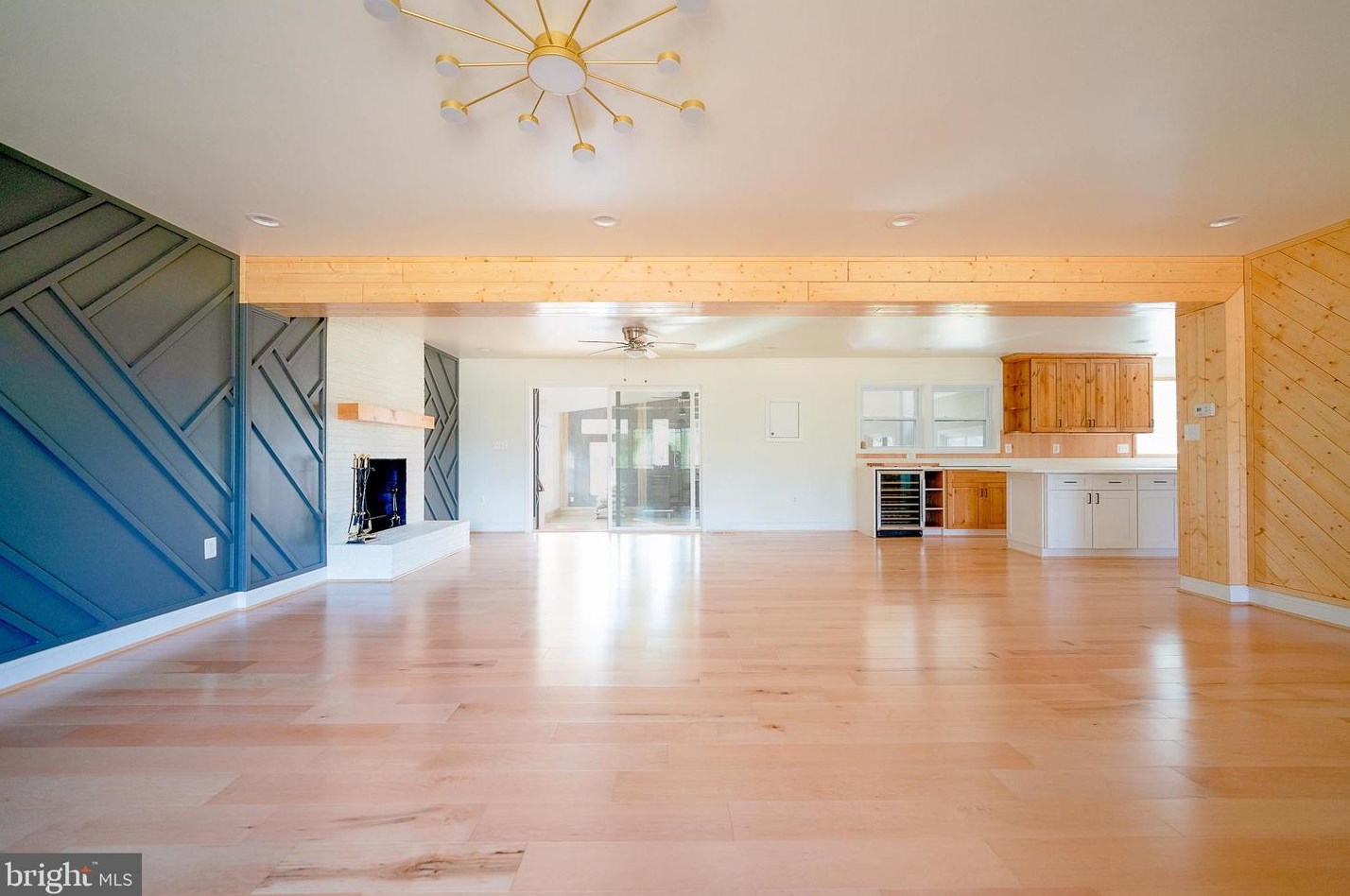 14303 Compton Rd, Centreville VA  20121-2712 exterior