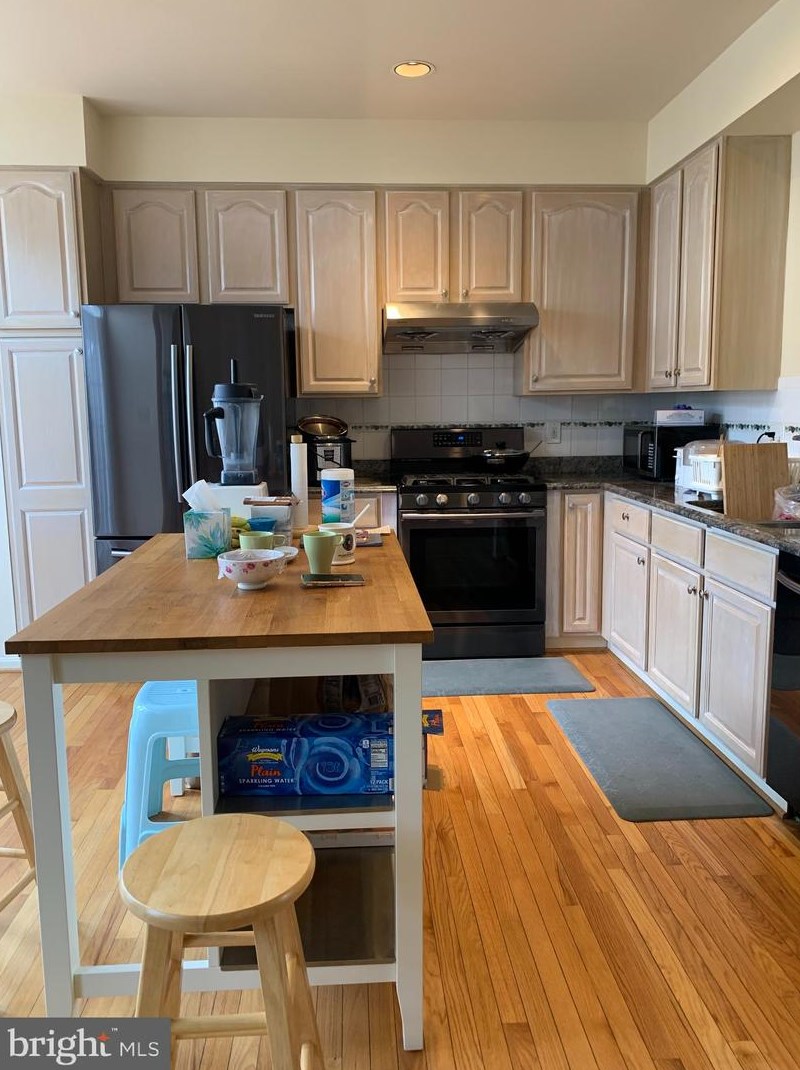 2221 Journet Dr, Vienna VA  22027-1163 exterior