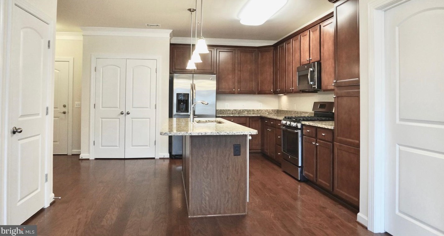 13723 Neil Armstrong Ave #503, Herndon, VA 20171