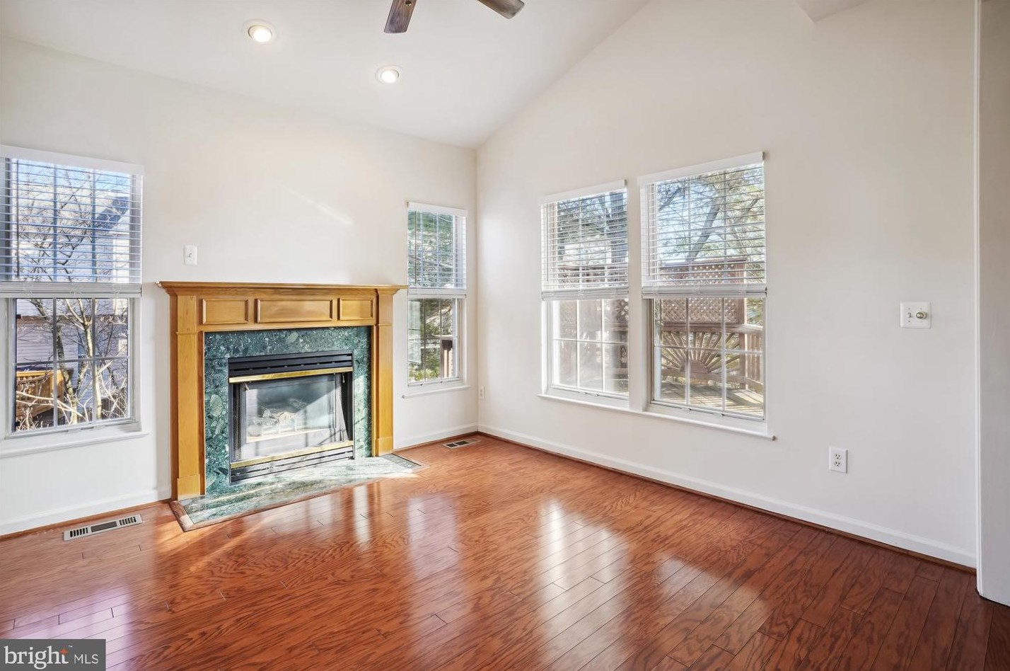 6300 Meadow Glade Ln, Centreville, VA 20121