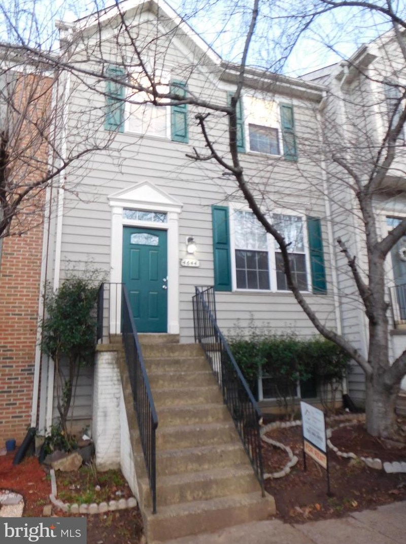 4644 Deerwatch Dr, Fairfax, VA 20151