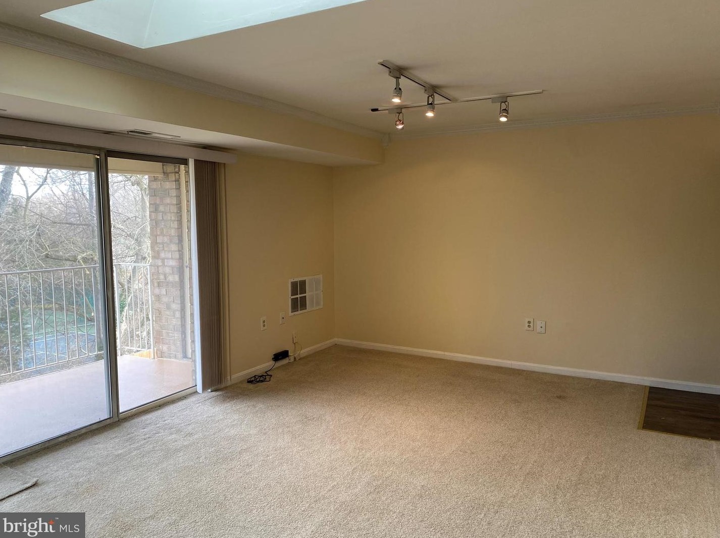 2839 Kalmia Lee Ct Apt 301, Falls Church, VA 22042