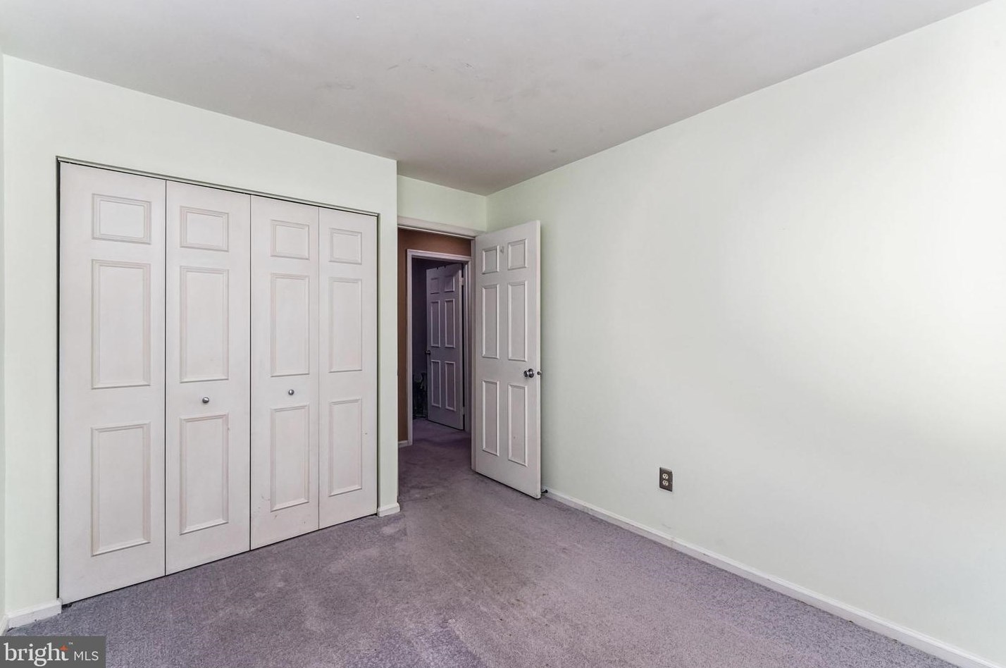 14818 Lynhodge Ct, Centreville VA  20120-1861 exterior