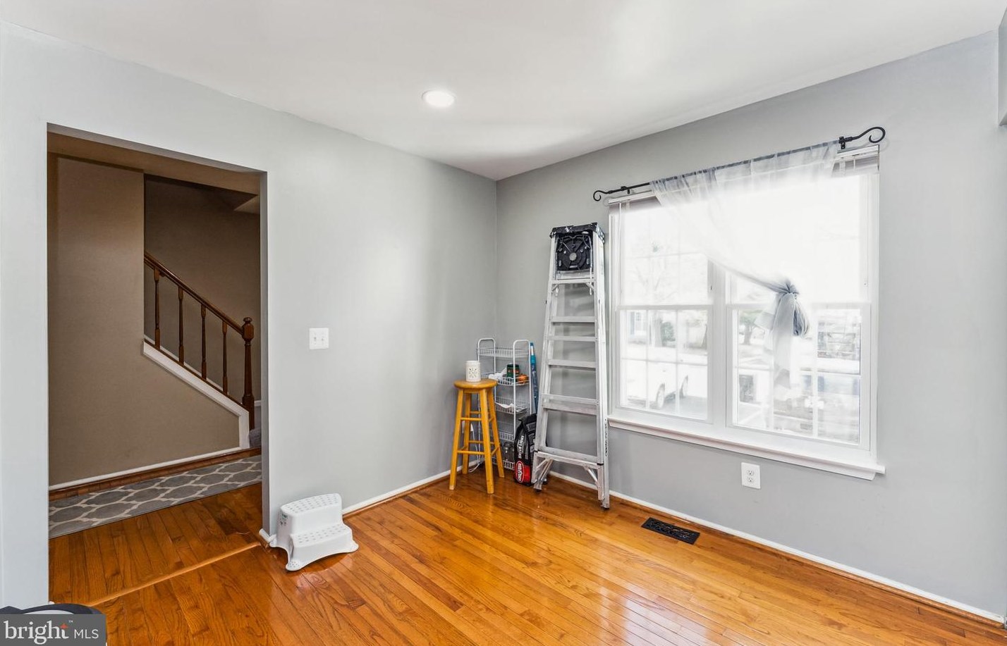 14818 Lynhodge Ct, Centreville VA  20120-1861 exterior