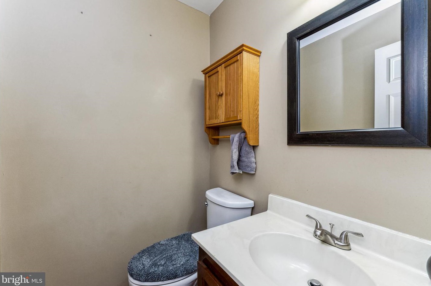 14818 Lynhodge Ct, Centreville VA  20120-1861 exterior