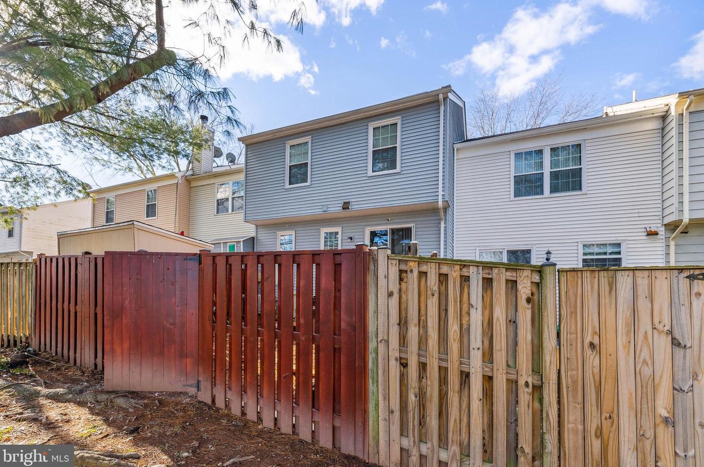 14818 Lynhodge Ct, Centreville VA  20120-1861 exterior