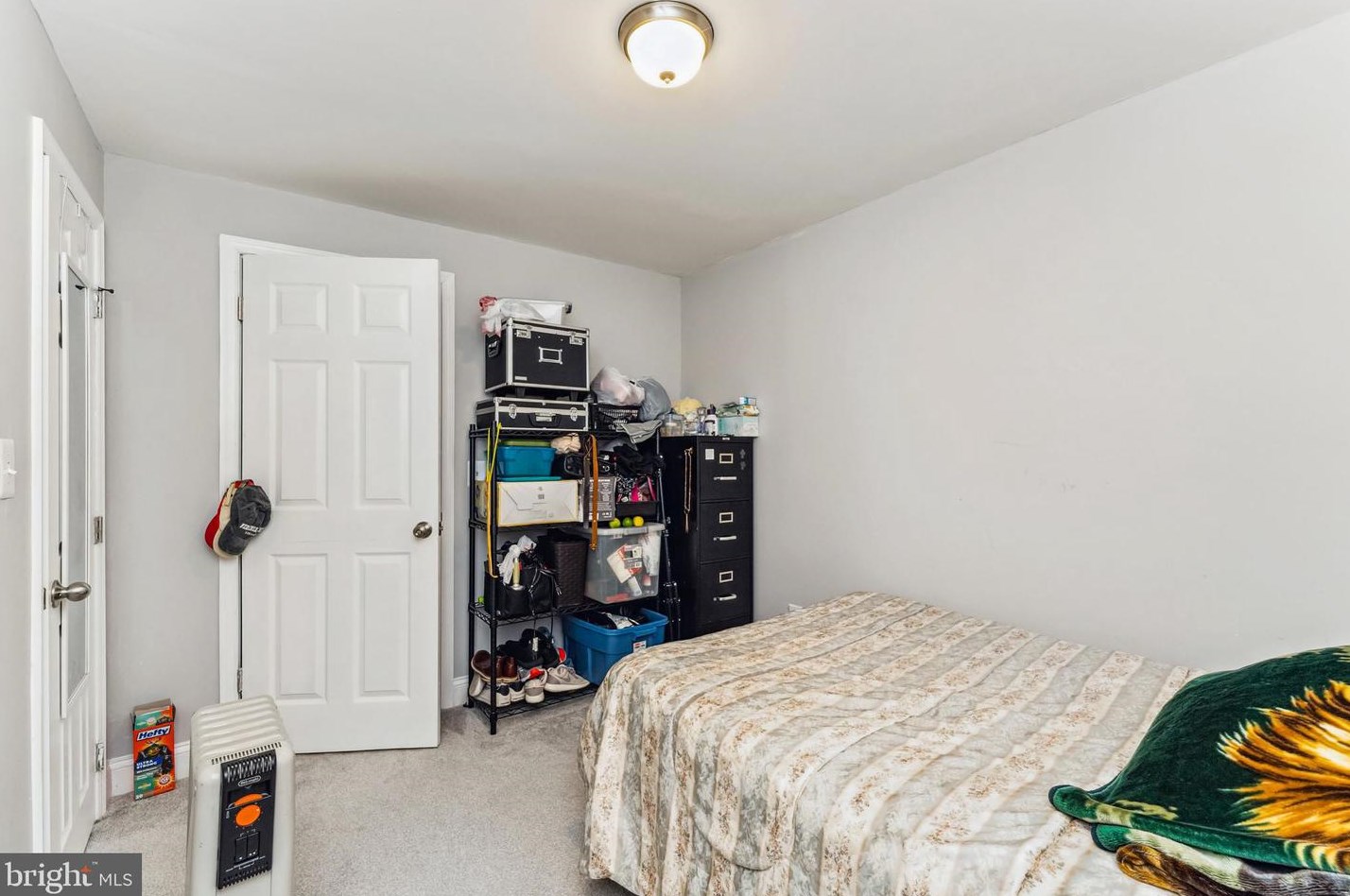 14818 Lynhodge Ct, Centreville VA  20120-1861 exterior