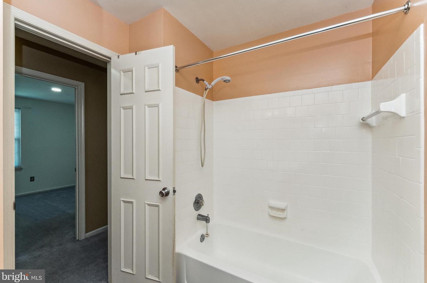 14818 Lynhodge Ct, Centreville VA  20120-1861 exterior