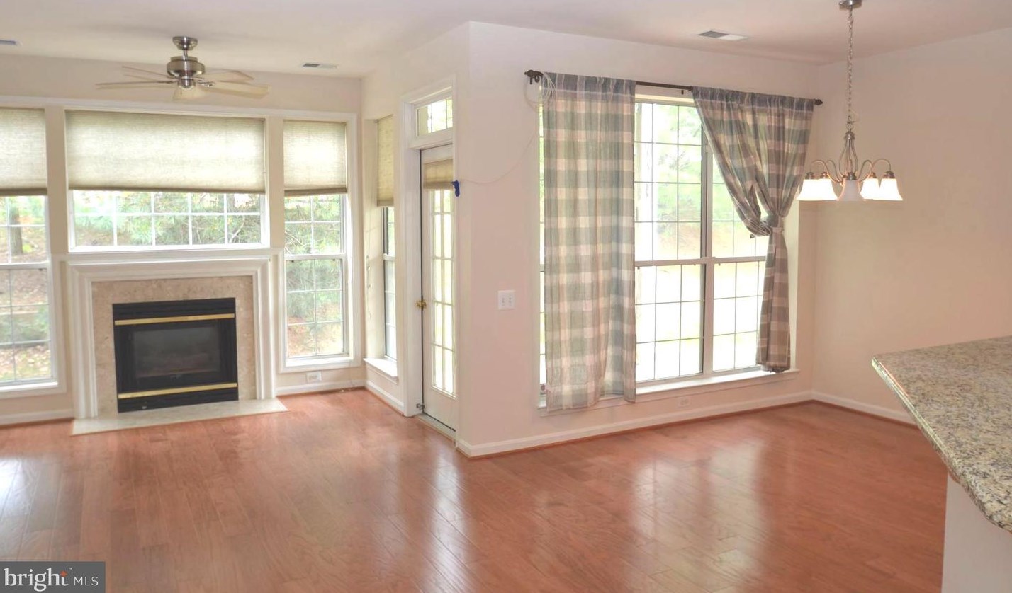 8212 Catbird Cir Unit 101, Lorton, VA 22079