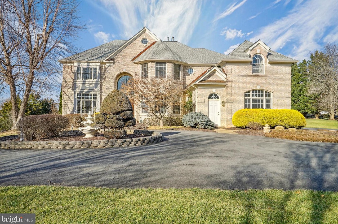 11430 Woolington Rd, Great Falls, VA 22066