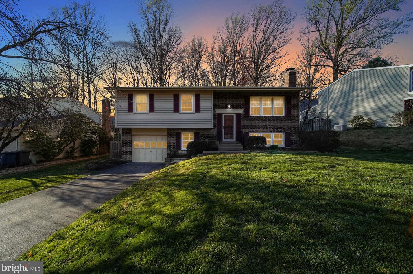 4996 Dequincey Dr, Fairfax, VA 22032-2508