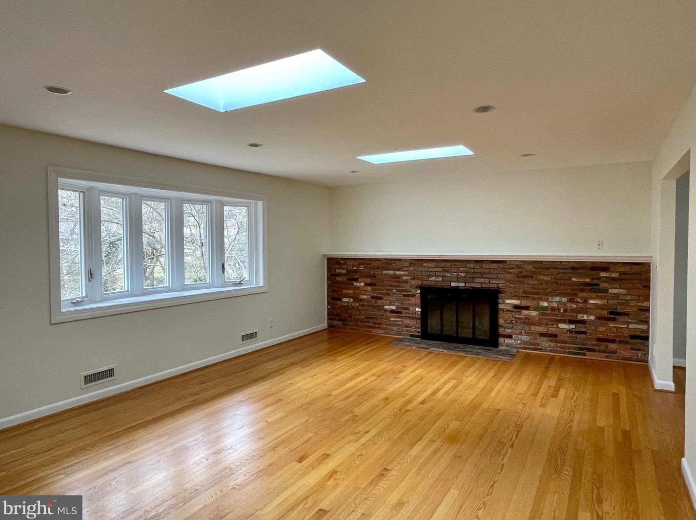 6362 Burton Cir, Falls Church, VA 22041