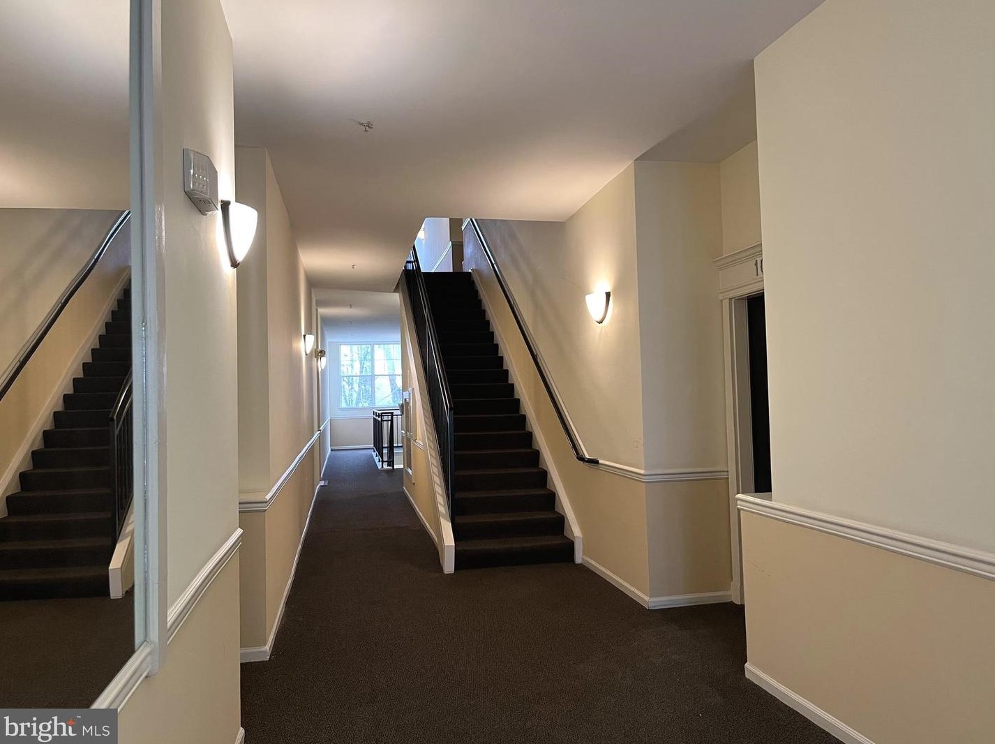 1520 N Point Dr Apt 104, Herndon, VA 20194