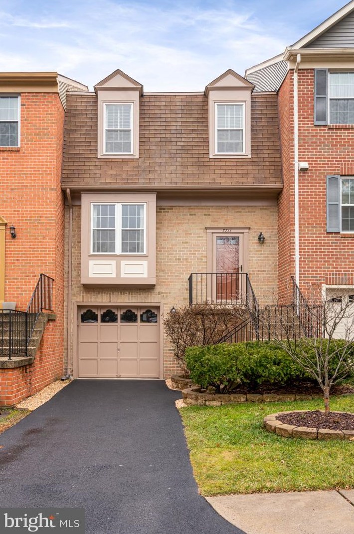 7711 Solomon Seal Dr, Springfield, VA 22152