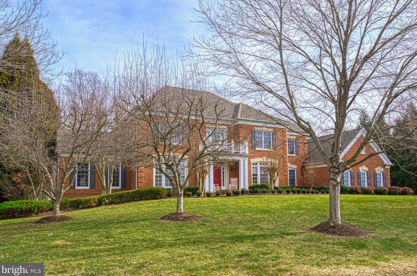 2789 Marshall Lake Dr, Vienna, VA 22124-1153