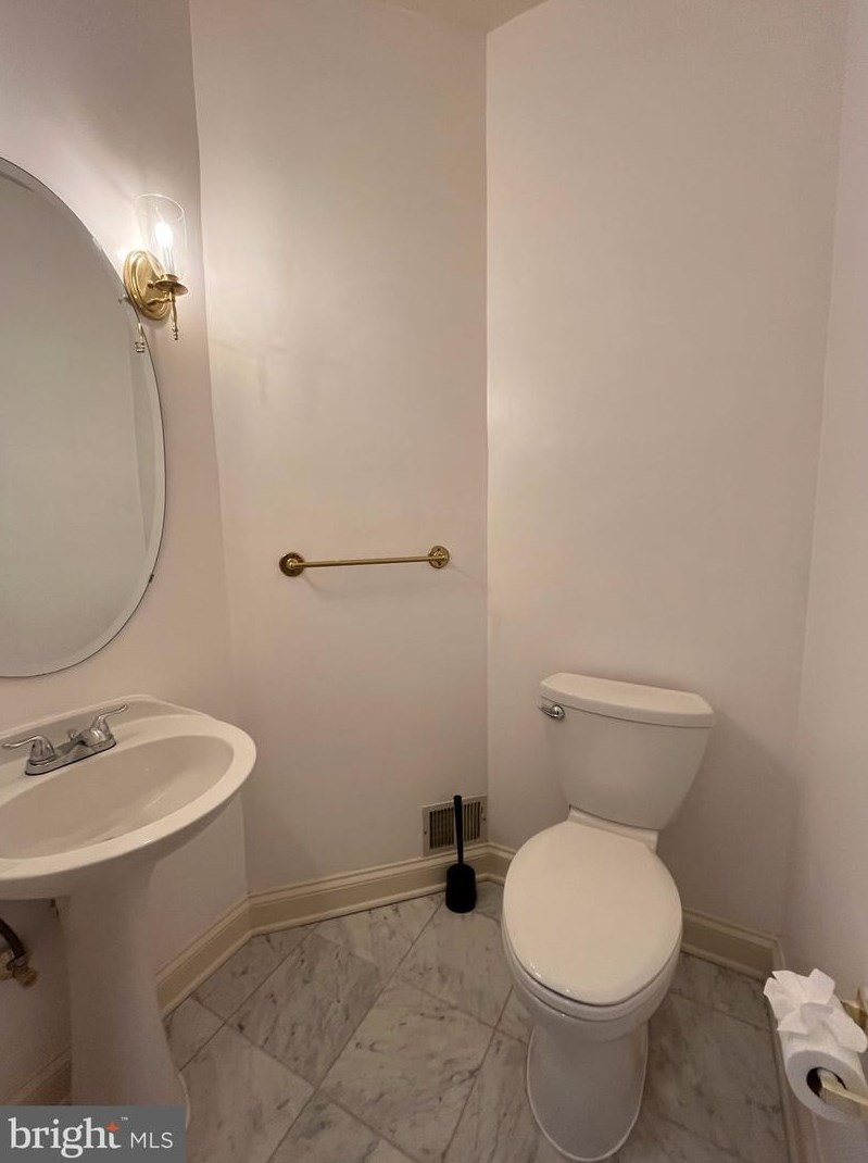 2153 Wolftrap Ct, Vienna VA  22182-5188 exterior