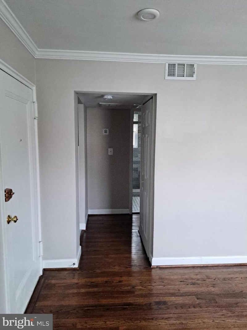 3063 Patrick Henry Dr Apt 102, Falls Church, VA 22044