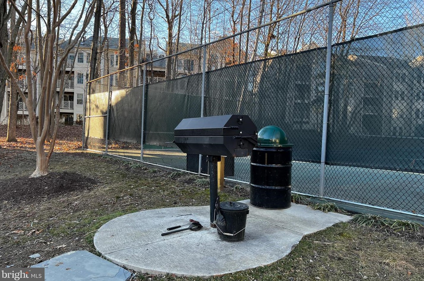 12229 Fairfield House Dr, Fairfax VA 22033-3942 exterior