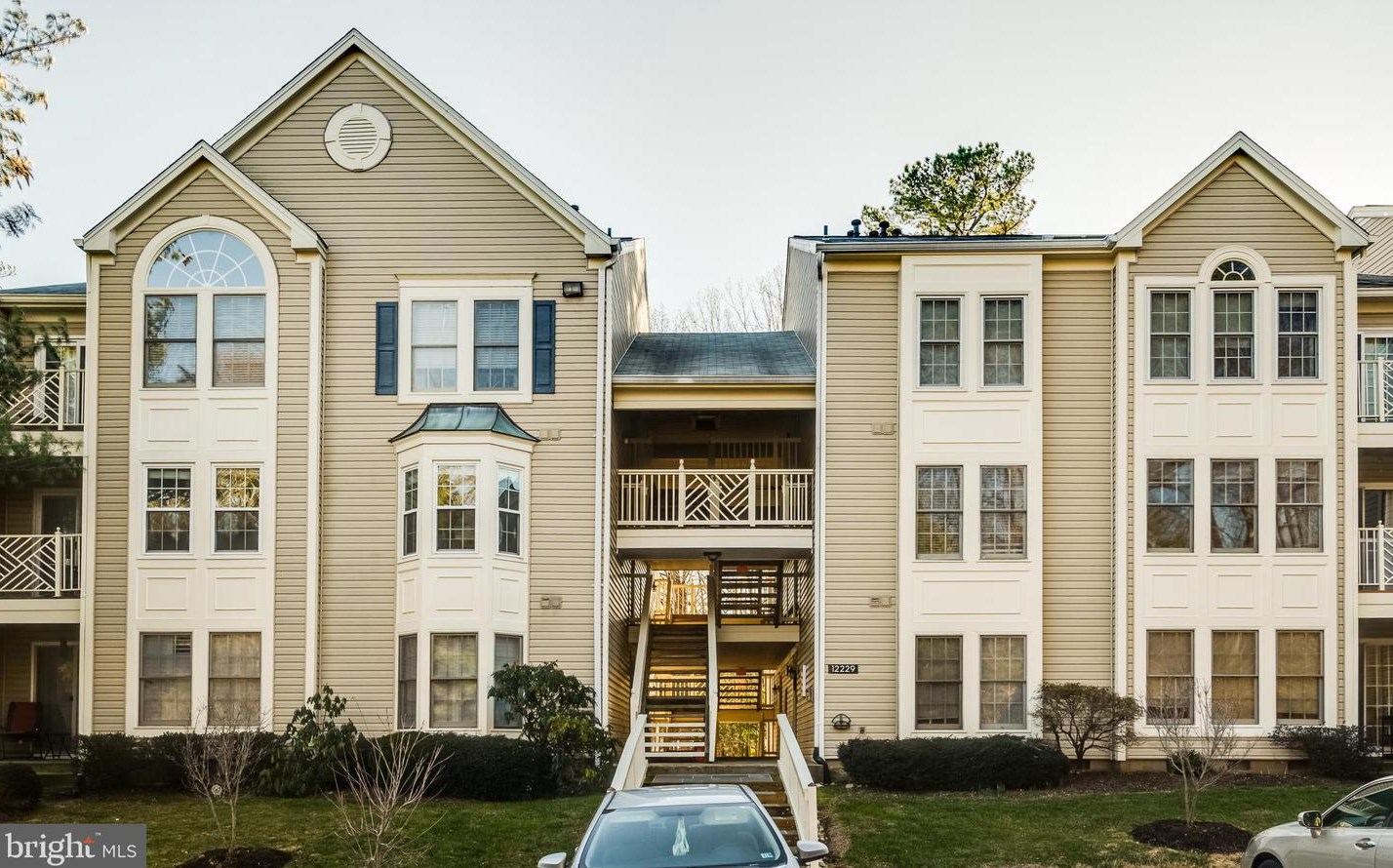 12229 Fairfield House Dr #204, Fairfax, VA 22033