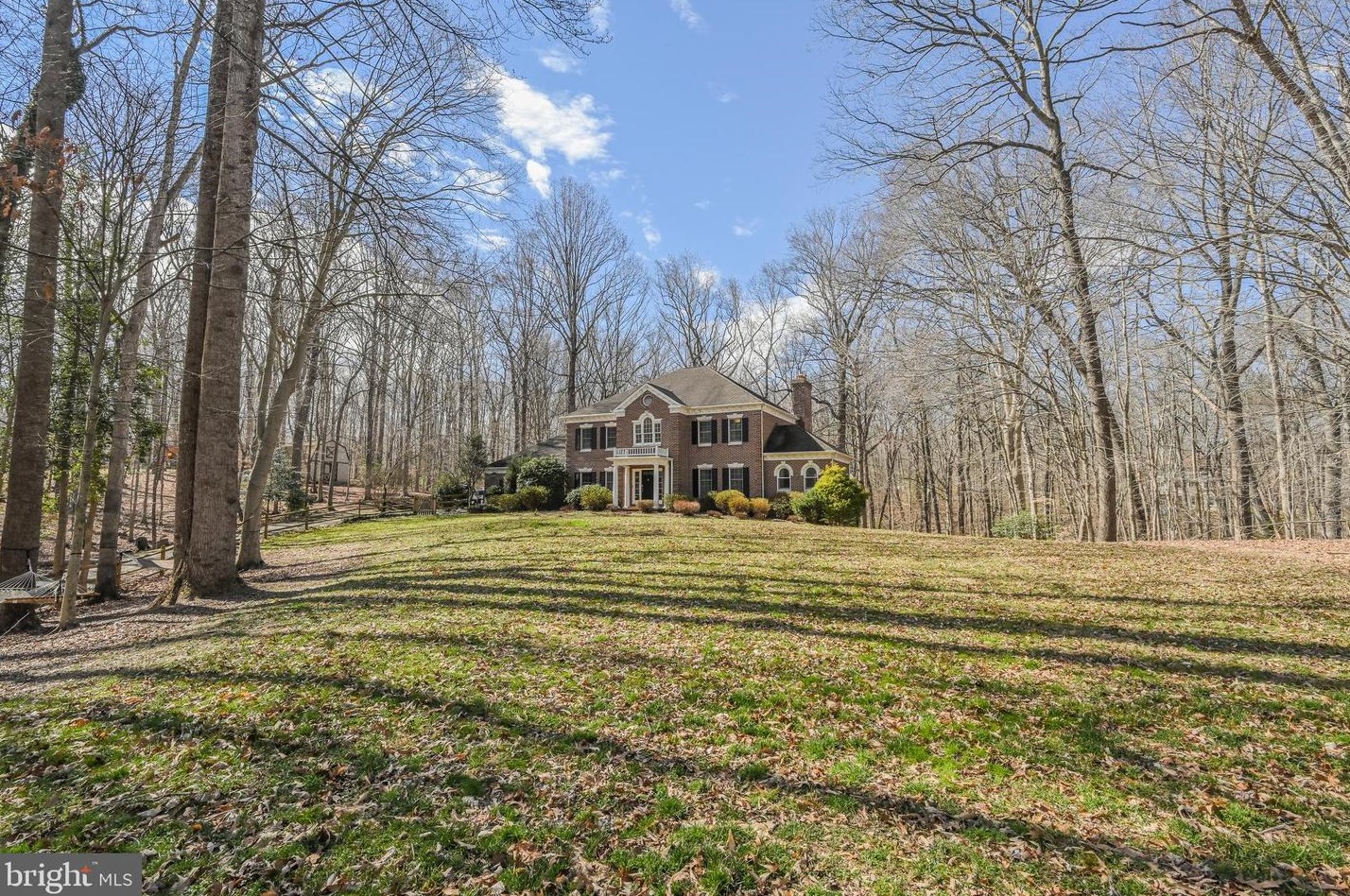 8624 Beaver Pond Ln, Fairfax VA  22039-2702 exterior