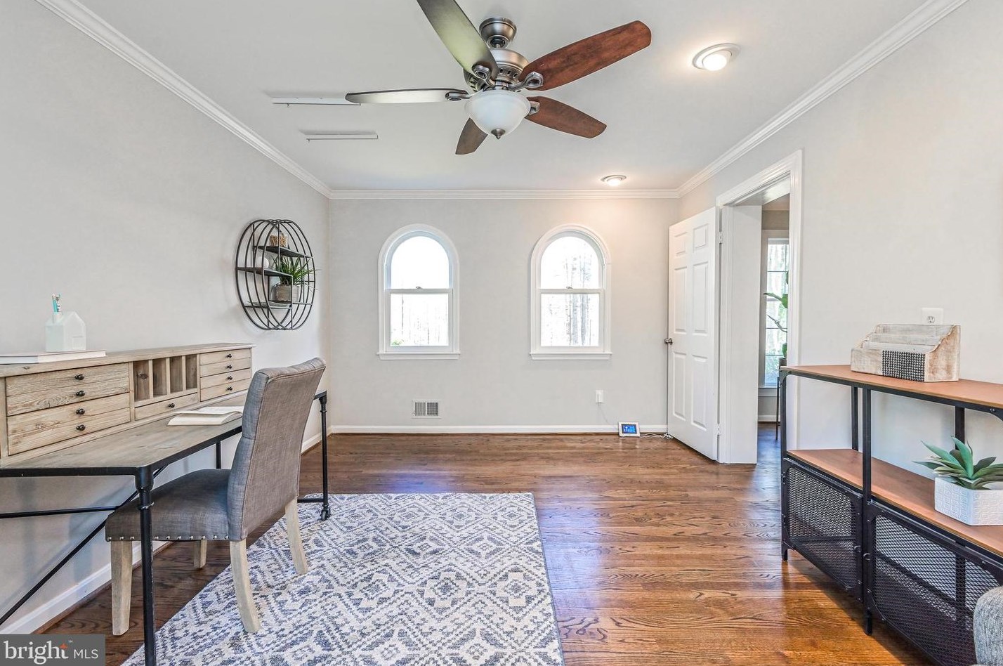 8624 Beaver Pond Ln, Fairfax VA  22039-2702 exterior