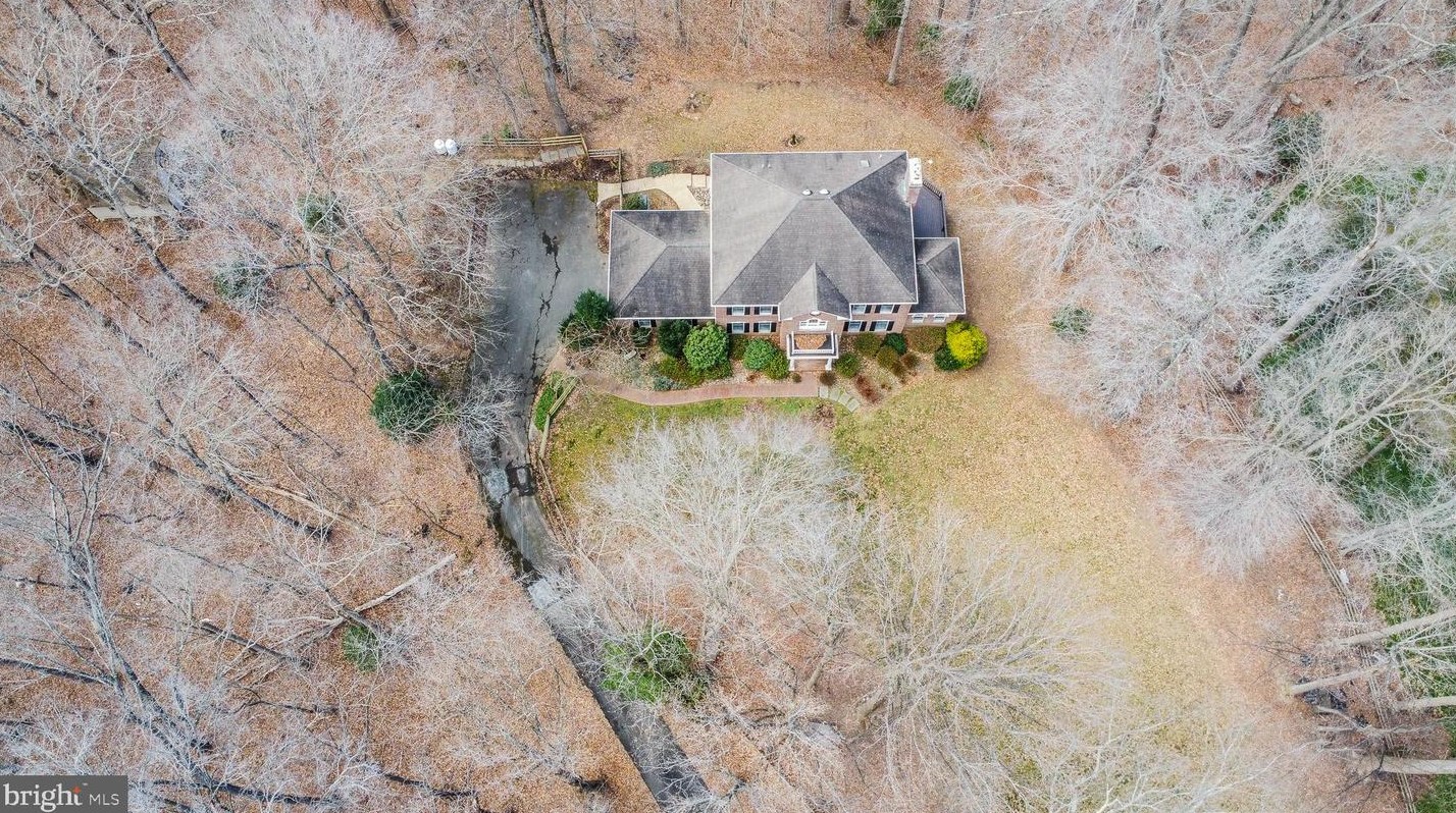 8624 Beaver Pond Ln, Fairfax VA  22039-2702 exterior