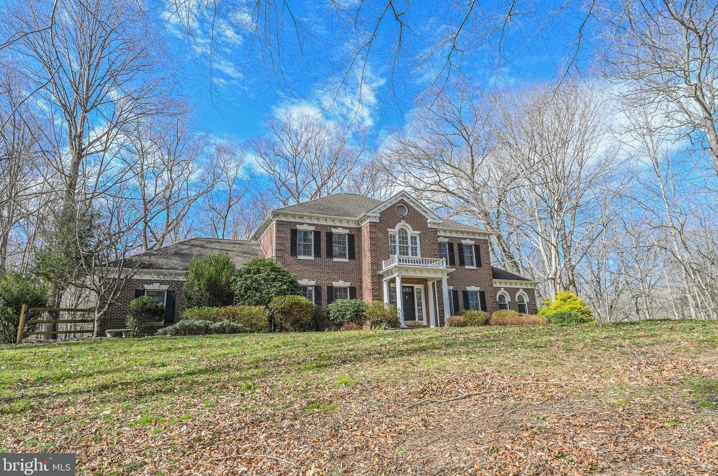8624 Beaver Pond Ln, Fairfax VA  22039-2702 exterior