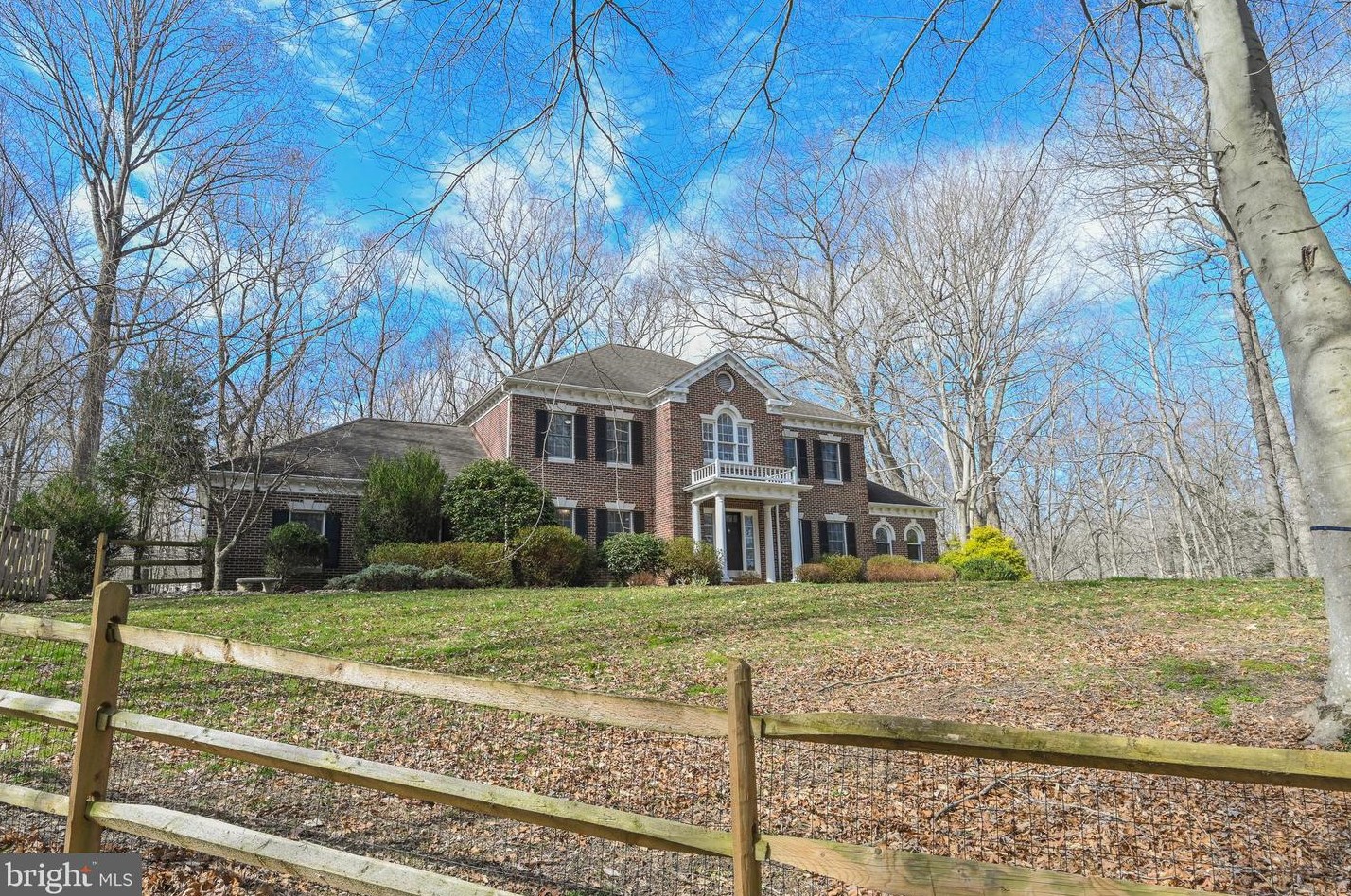 8624 Beaver Pond Ln, Fairfax VA  22039-2702 exterior