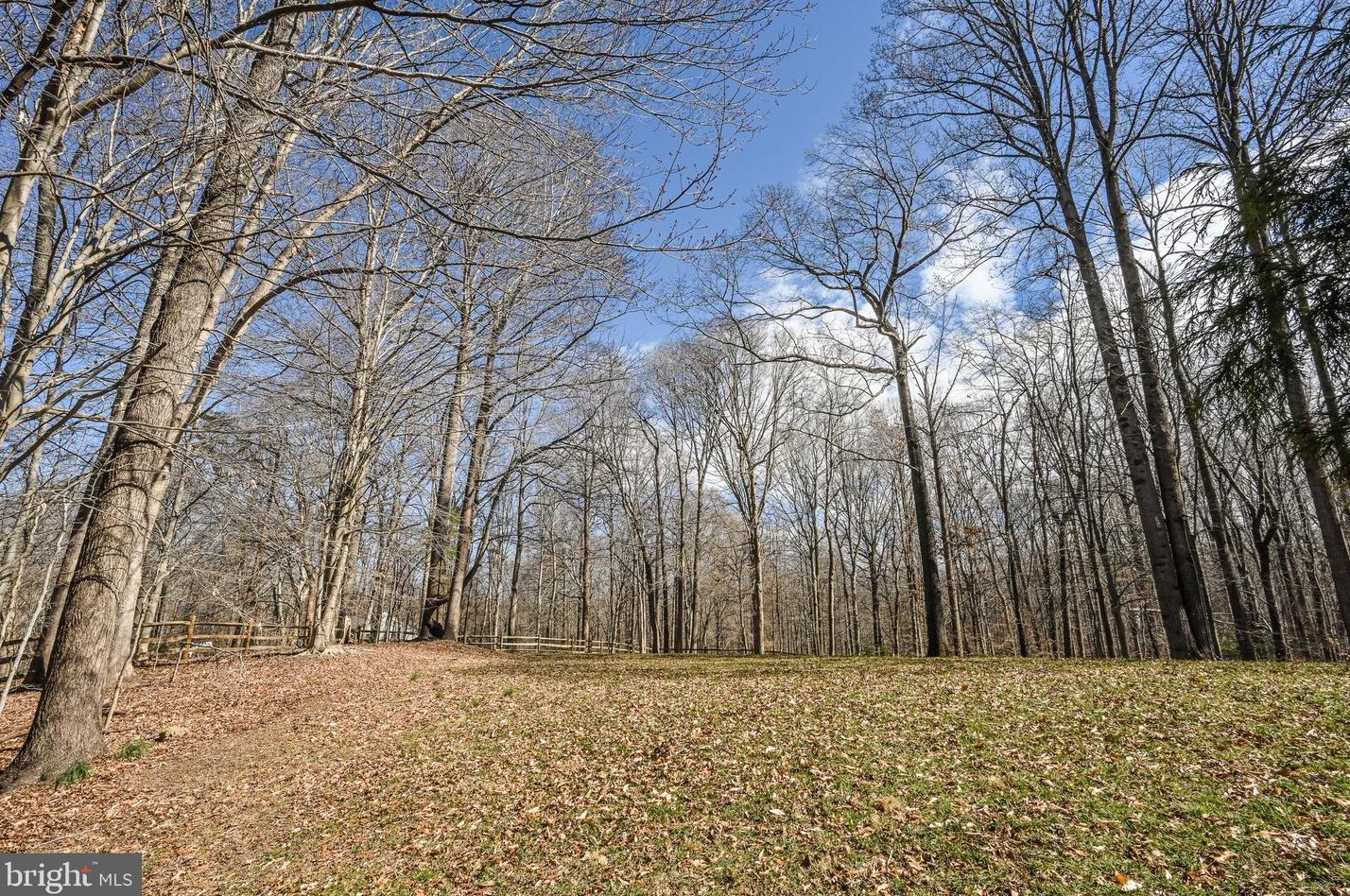 8624 Beaver Pond Ln, Fairfax VA  22039-2702 exterior