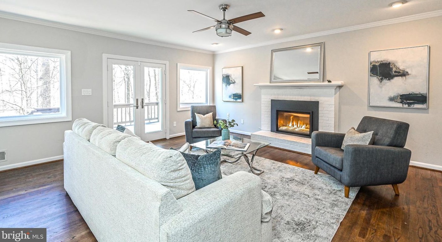 8624 Beaver Pond Ln, Fairfax VA  22039-2702 exterior