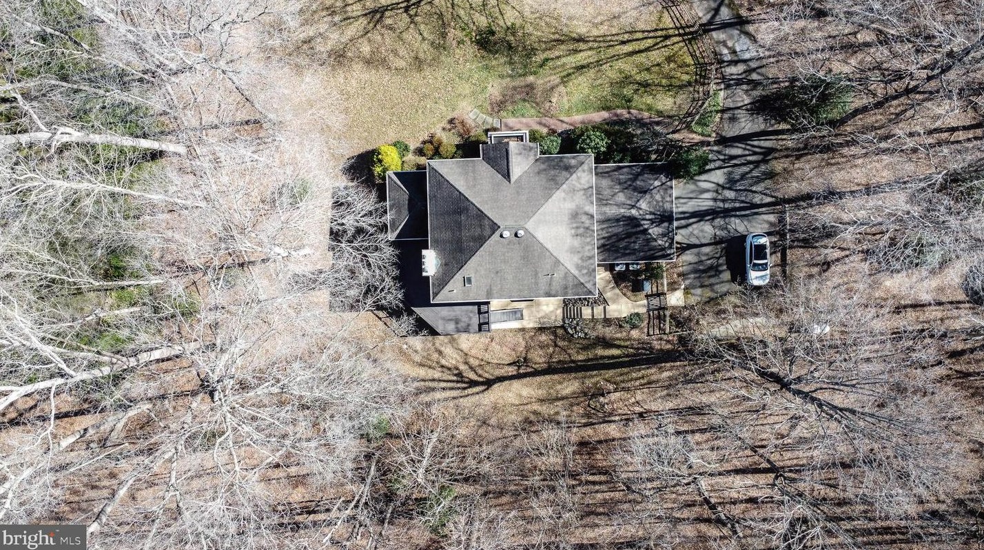 8624 Beaver Pond Ln, Fairfax VA  22039-2702 exterior