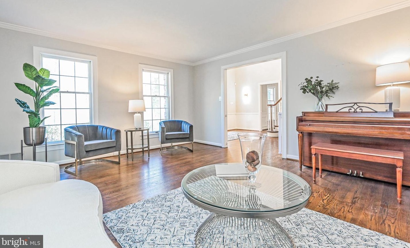 8624 Beaver Pond Ln, Fairfax VA  22039-2702 exterior