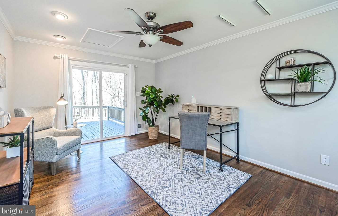 8624 Beaver Pond Ln, Fairfax VA  22039-2702 exterior