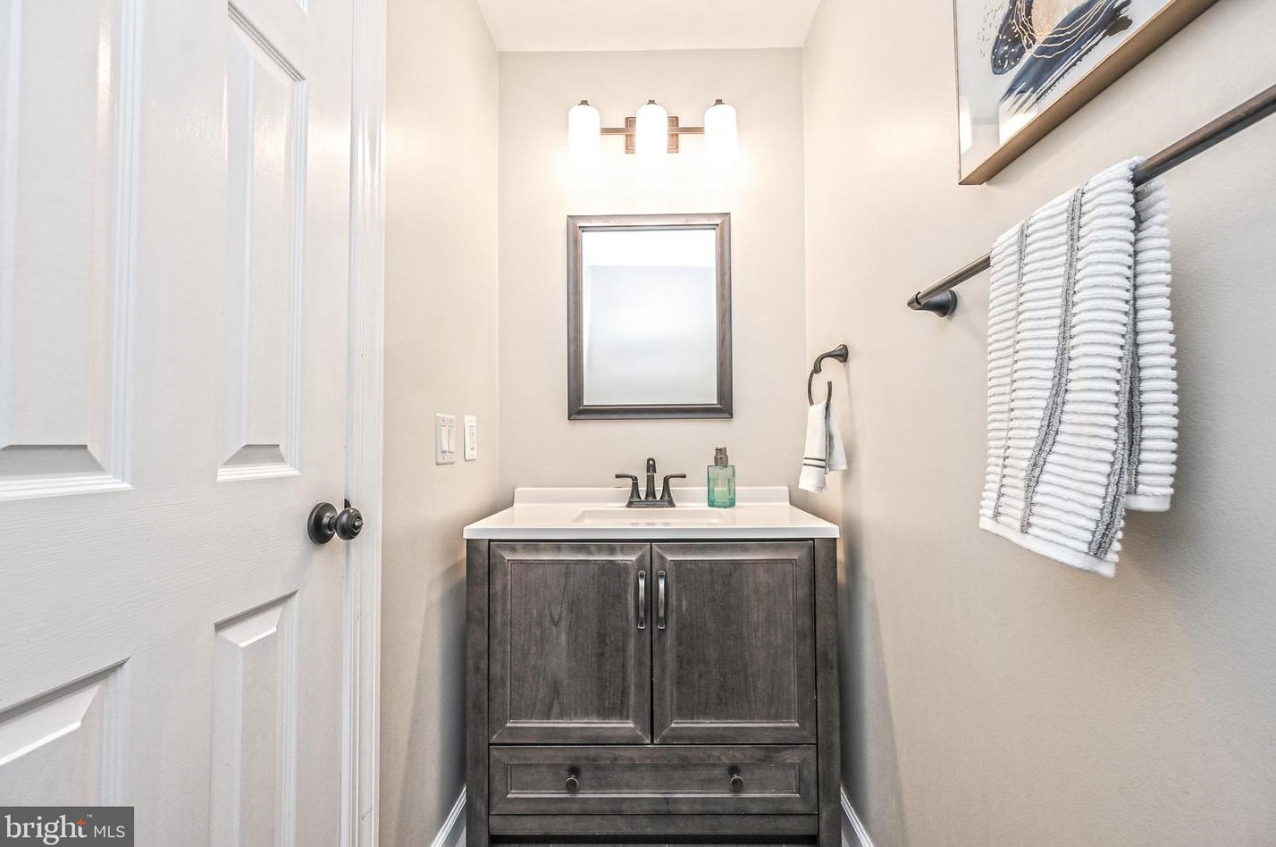 8624 Beaver Pond Ln, Fairfax VA  22039-2702 exterior