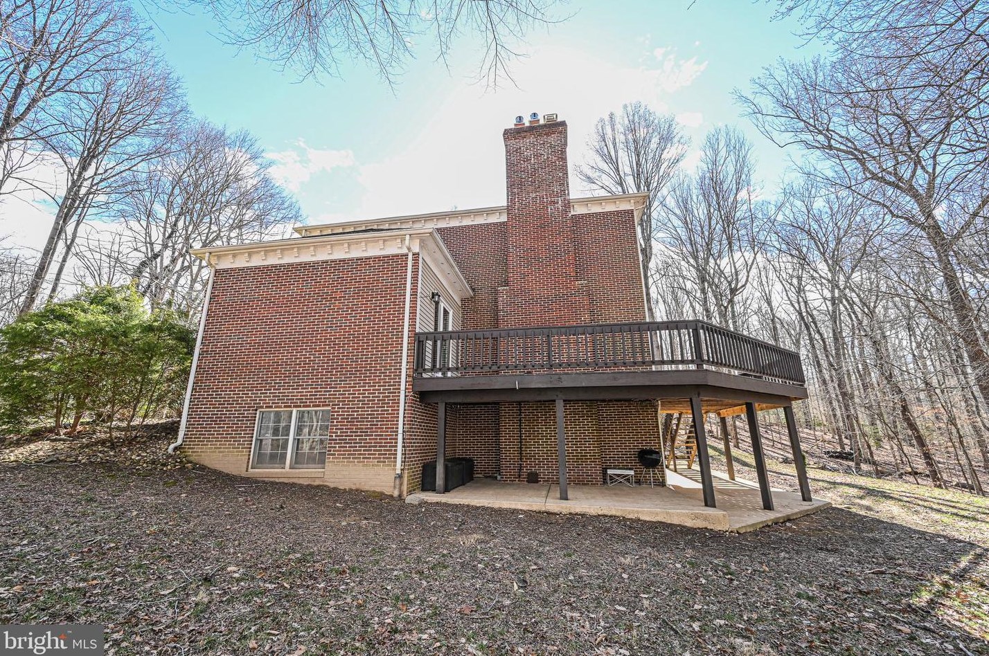 8624 Beaver Pond Ln, Fairfax VA  22039-2702 exterior