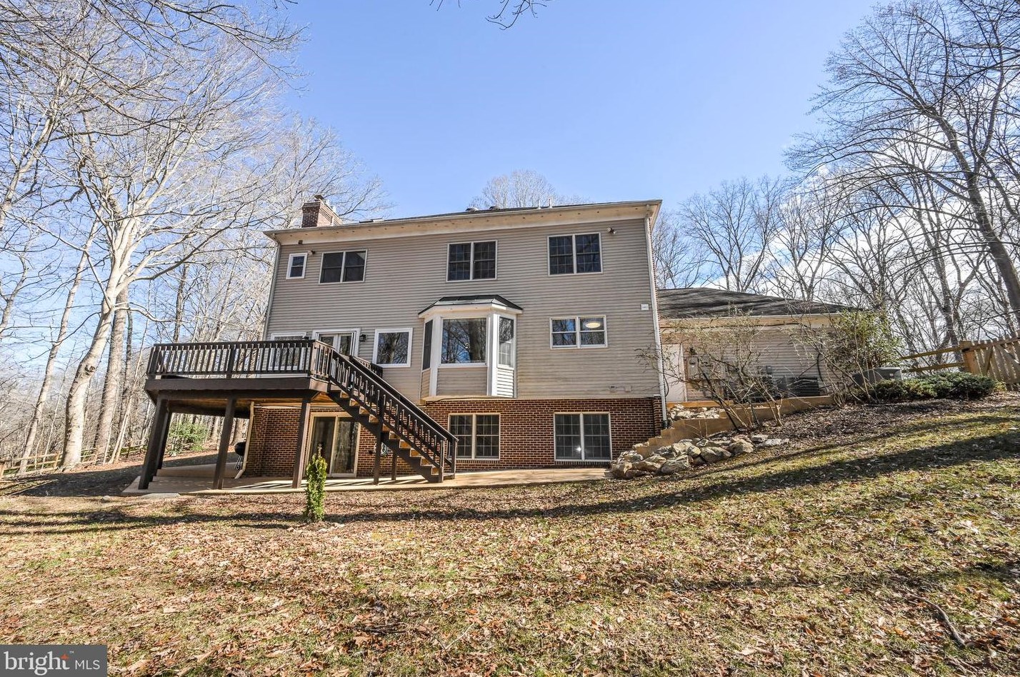 8624 Beaver Pond Ln, Fairfax VA  22039-2702 exterior