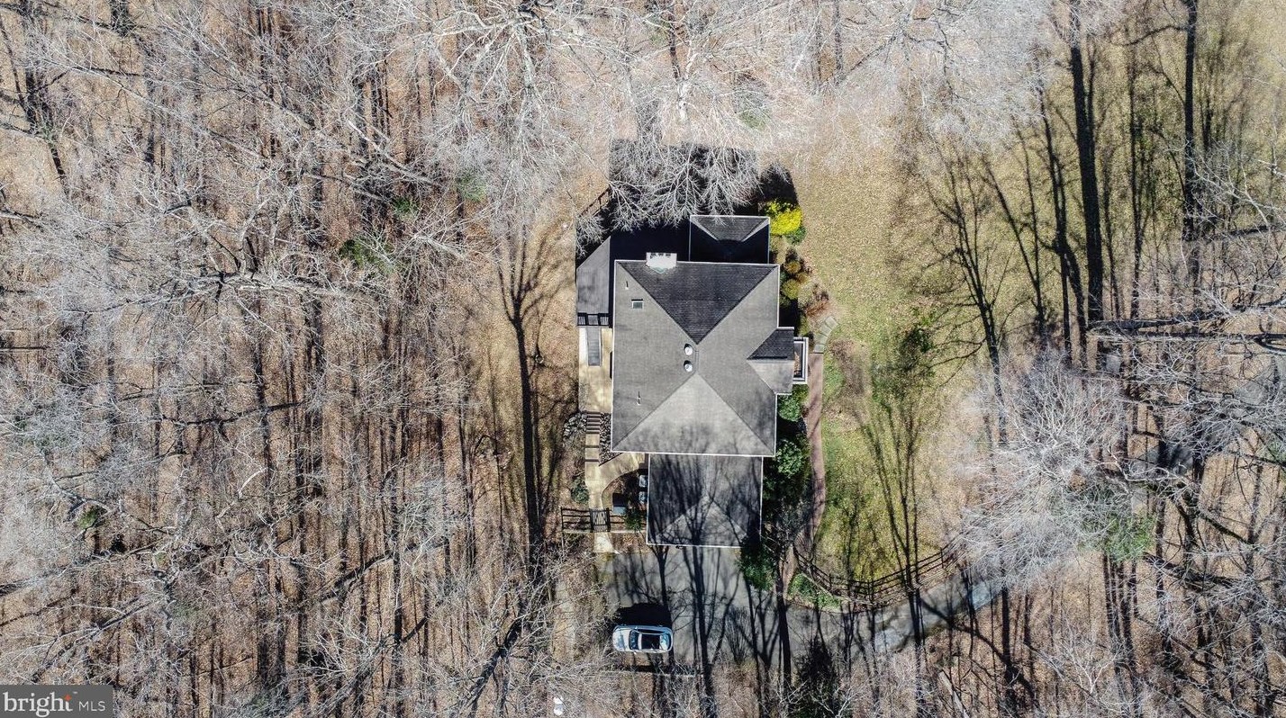 8624 Beaver Pond Ln, Fairfax VA  22039-2702 exterior