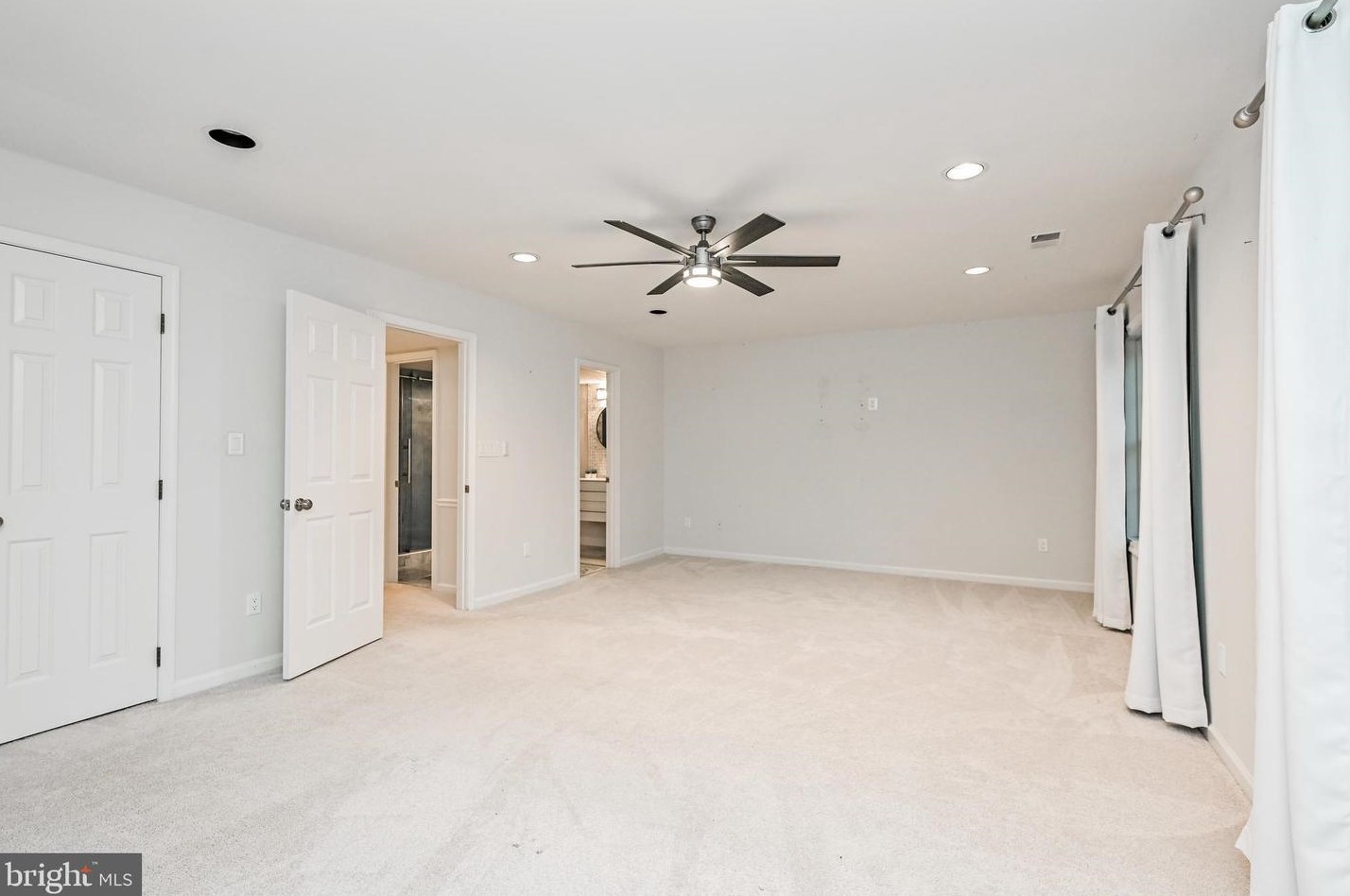 8624 Beaver Pond Ln, Fairfax VA  22039-2702 exterior