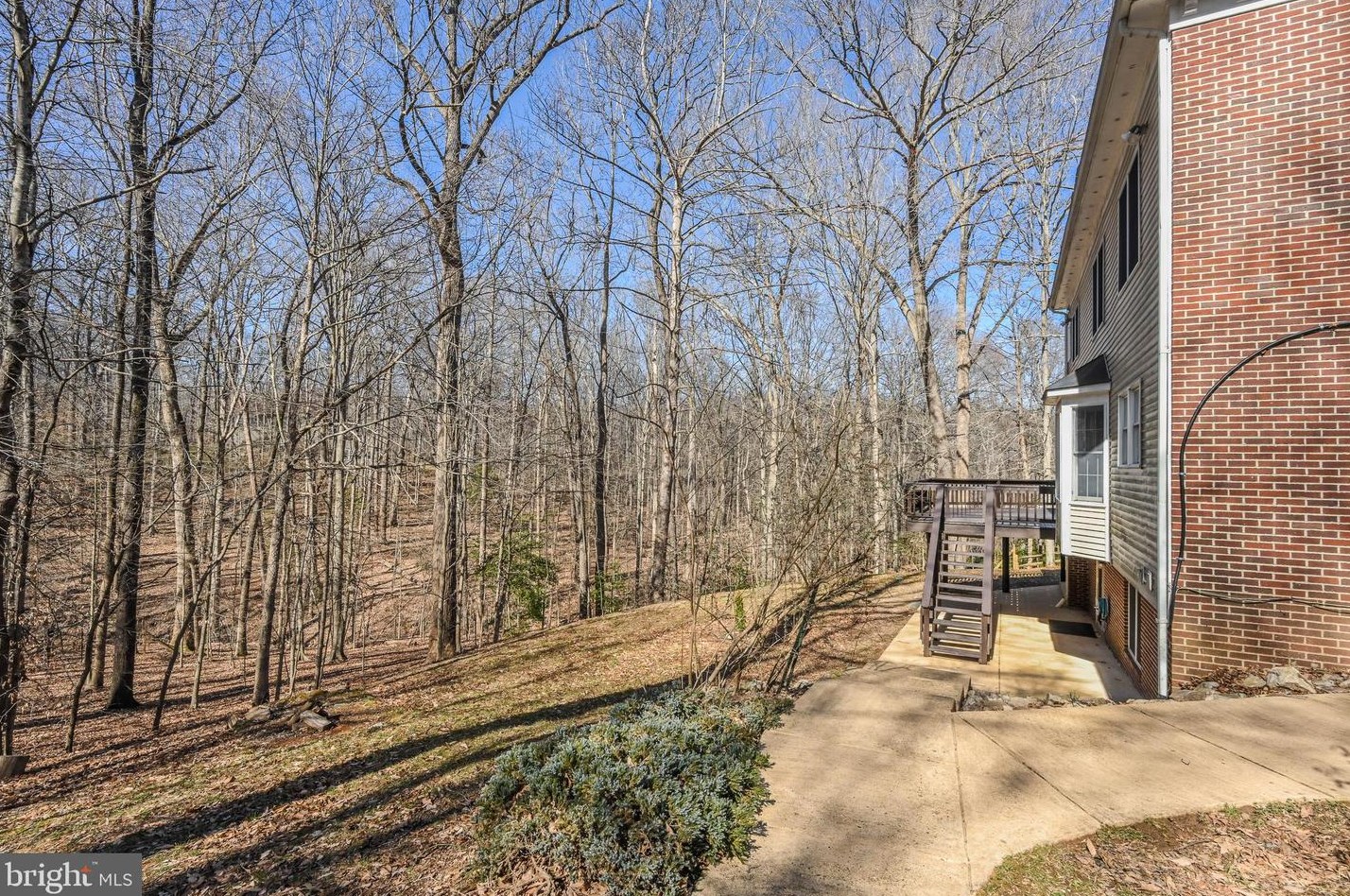 8624 Beaver Pond Ln, Fairfax VA  22039-2702 exterior