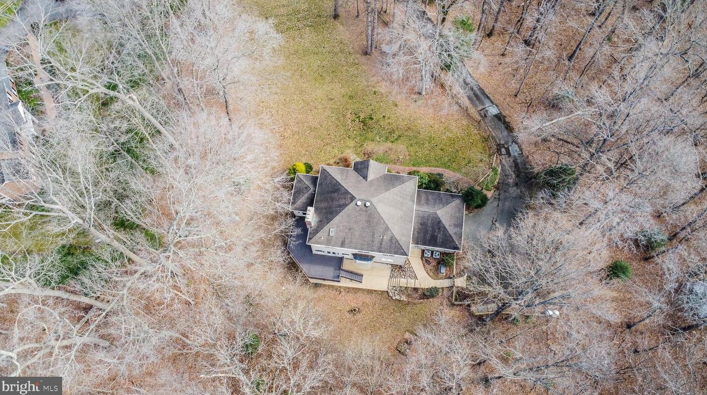 8624 Beaver Pond Ln, Fairfax VA  22039-2702 exterior